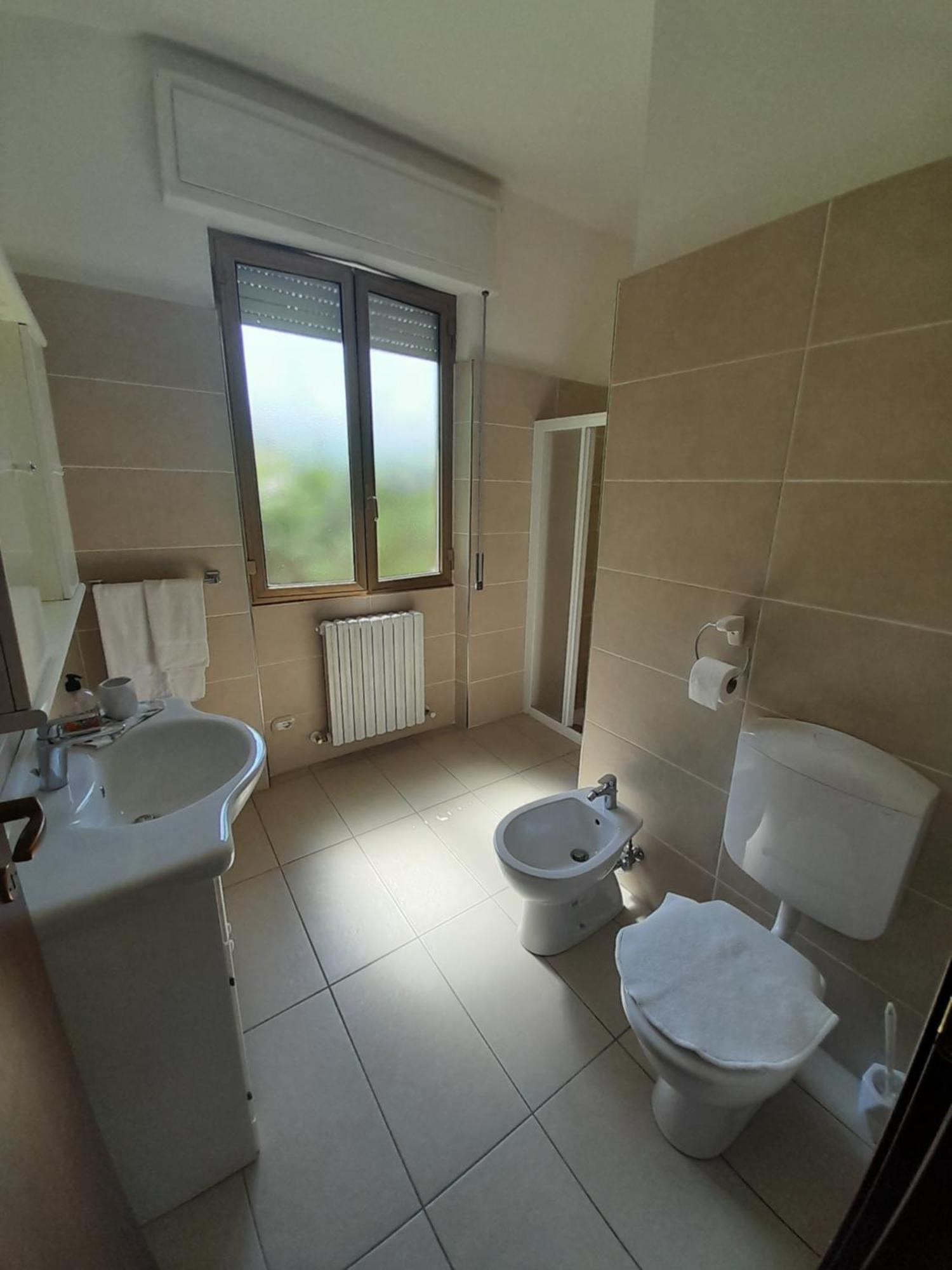 Villa La sorgente Lezzeno Habitación foto